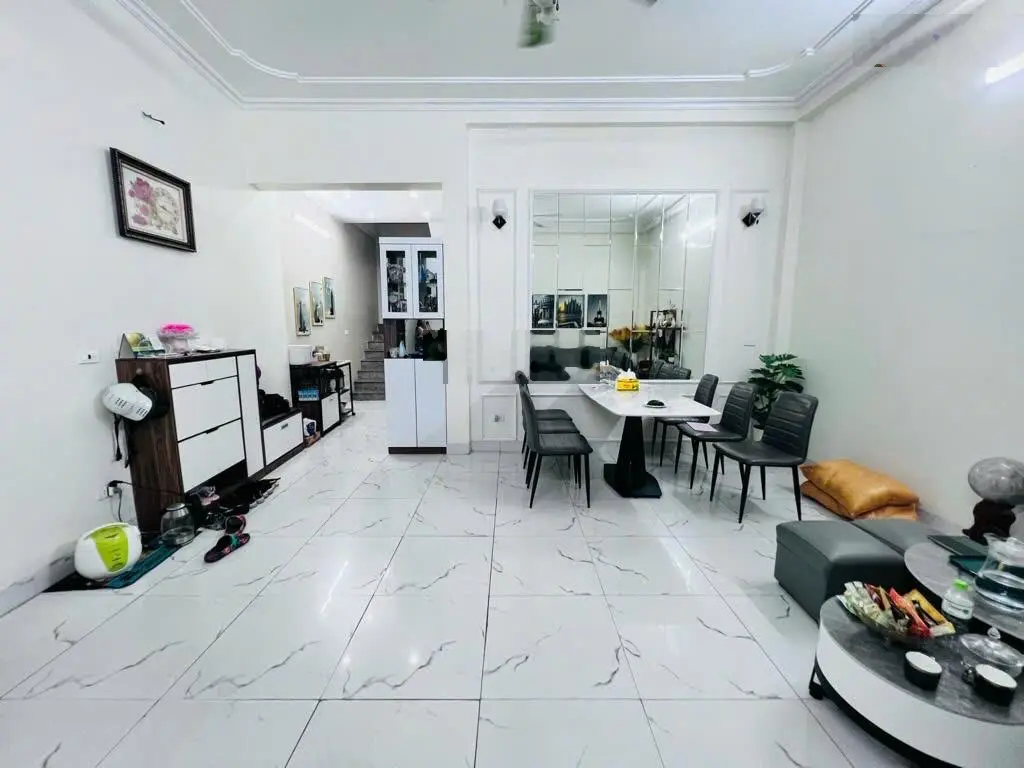 Bán nhà trung tâm Mỹ Đình ô tô đậu cổng 43m2x4 tầng giá 7 tỷ 150