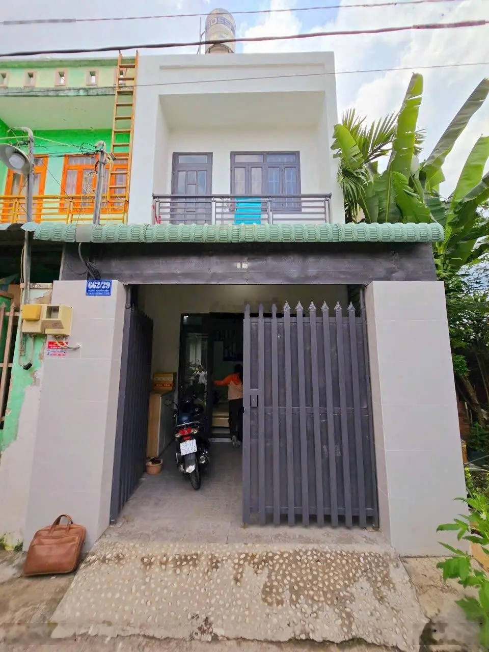 Bán nhà 1 trệt 1 lầu giá 4,3 tỷ/65m2 hẻm xe hơi đường Nguyễn Xiển gần Vinhome, sổ hồng riêng