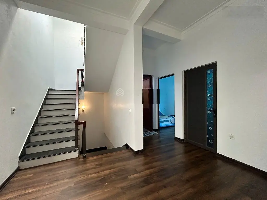 Mặt phố - Đào Xuyên, 180m2 nhà đẹp - 2 tầng, kinh doanh sầm uất - Vỉa hè to - Ô tô tránh - MT 8m