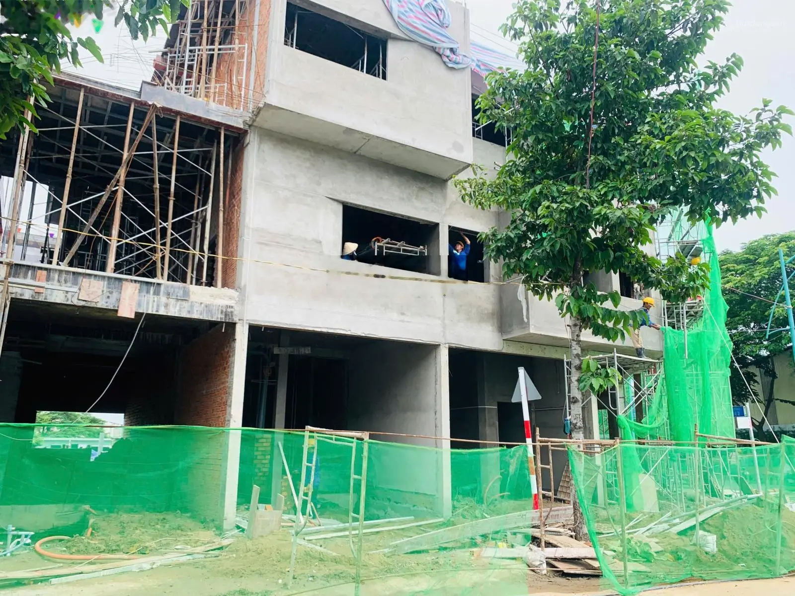 Nhà 3 tầng full nội thất SHR chuẩn Nhật Thuận An, Bình Dương. Tiện ích đẳng cấp có hồ bơi công viên
