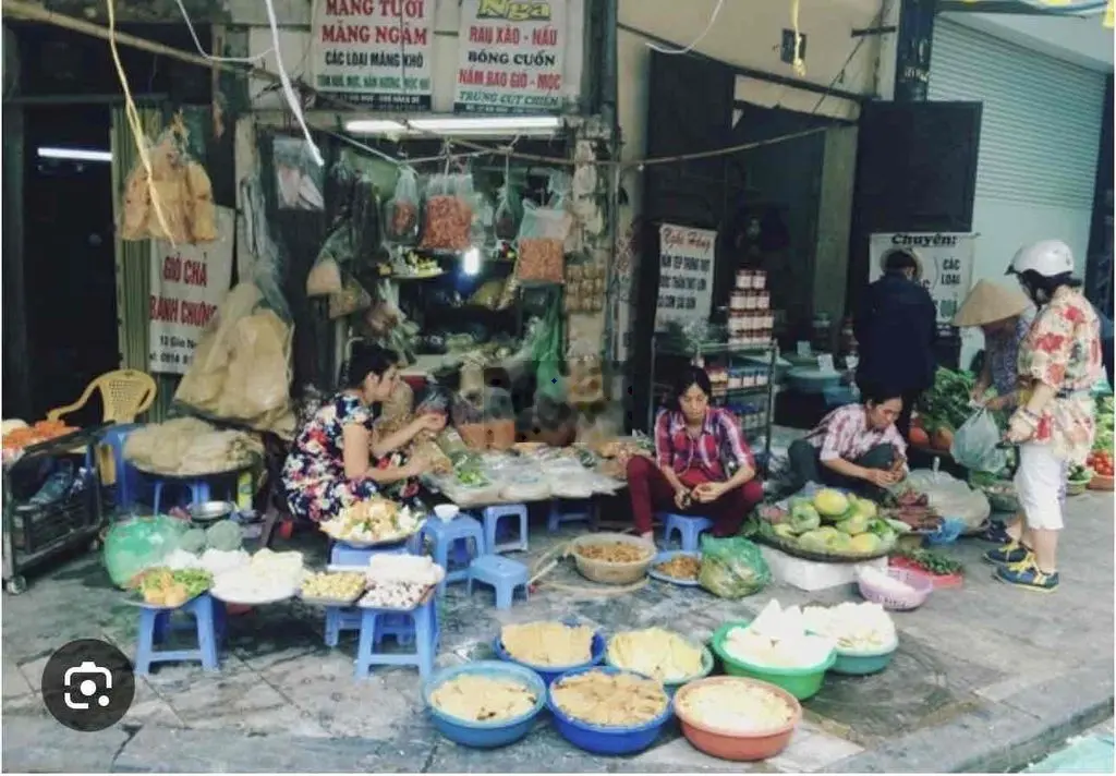 Đất mặt chợ Đông Đoài