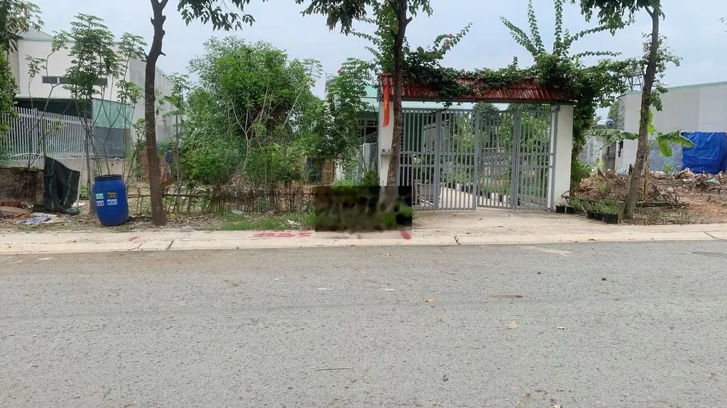 cần bán gấp lô 5b2 mỹ phước 4, ngay góc, xác ql13 đường thông