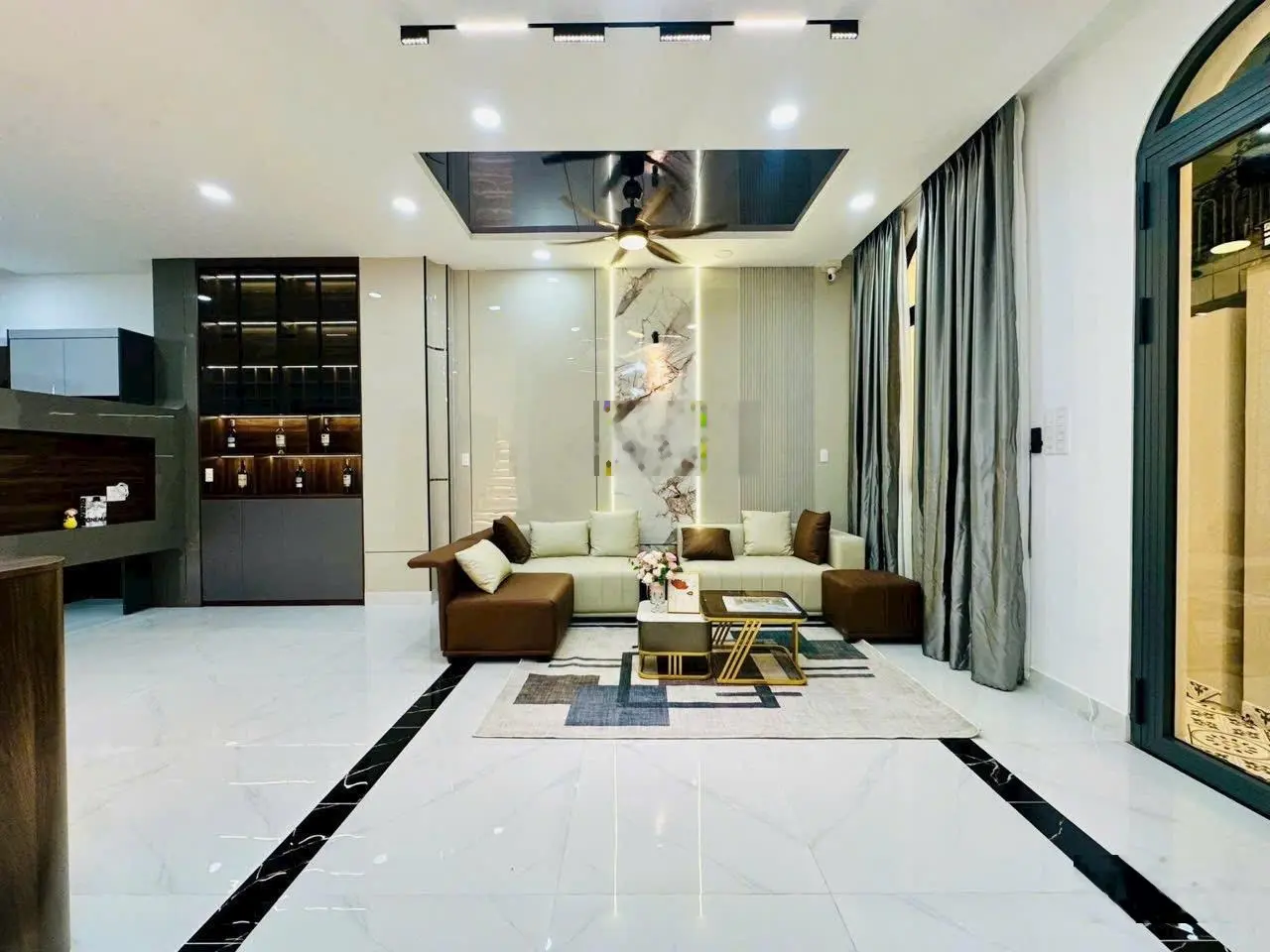 Bán villa tô hiến thành - quận 10 nhà đẹp - ngang đẹp 6,5m - 4 tầng full nội thất xịn xò