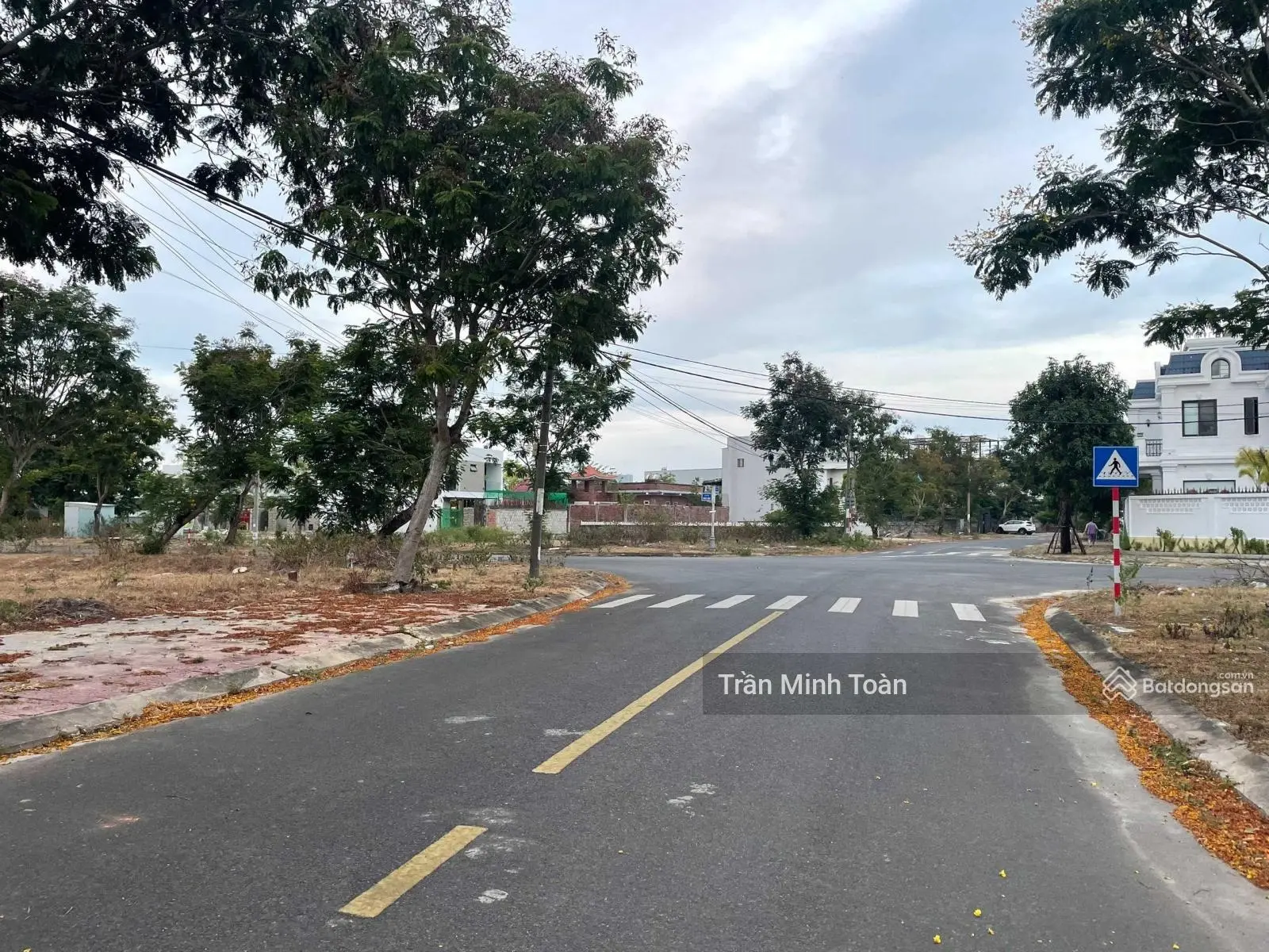 Lô đất 150m2 ngay trục Trịnh Hoài Đức, giá 2,35 tỷ (sổ hồng)