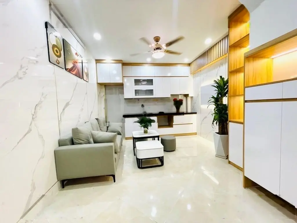 Cực đẹp! Bán nhà Tứ Hiệp 34 m2 MT 3,5 m, 5 tầng giá 6,5 tỷ, ô tô vào nhà, kinh doanh