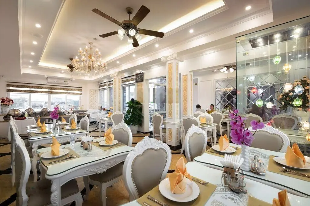 Cần bán khách sạn 395m2 * 8 tầng + 1 tầng hầm tổng có 42 phòng tại Thị trấn Tam Đảo, Vĩnh Phúc
