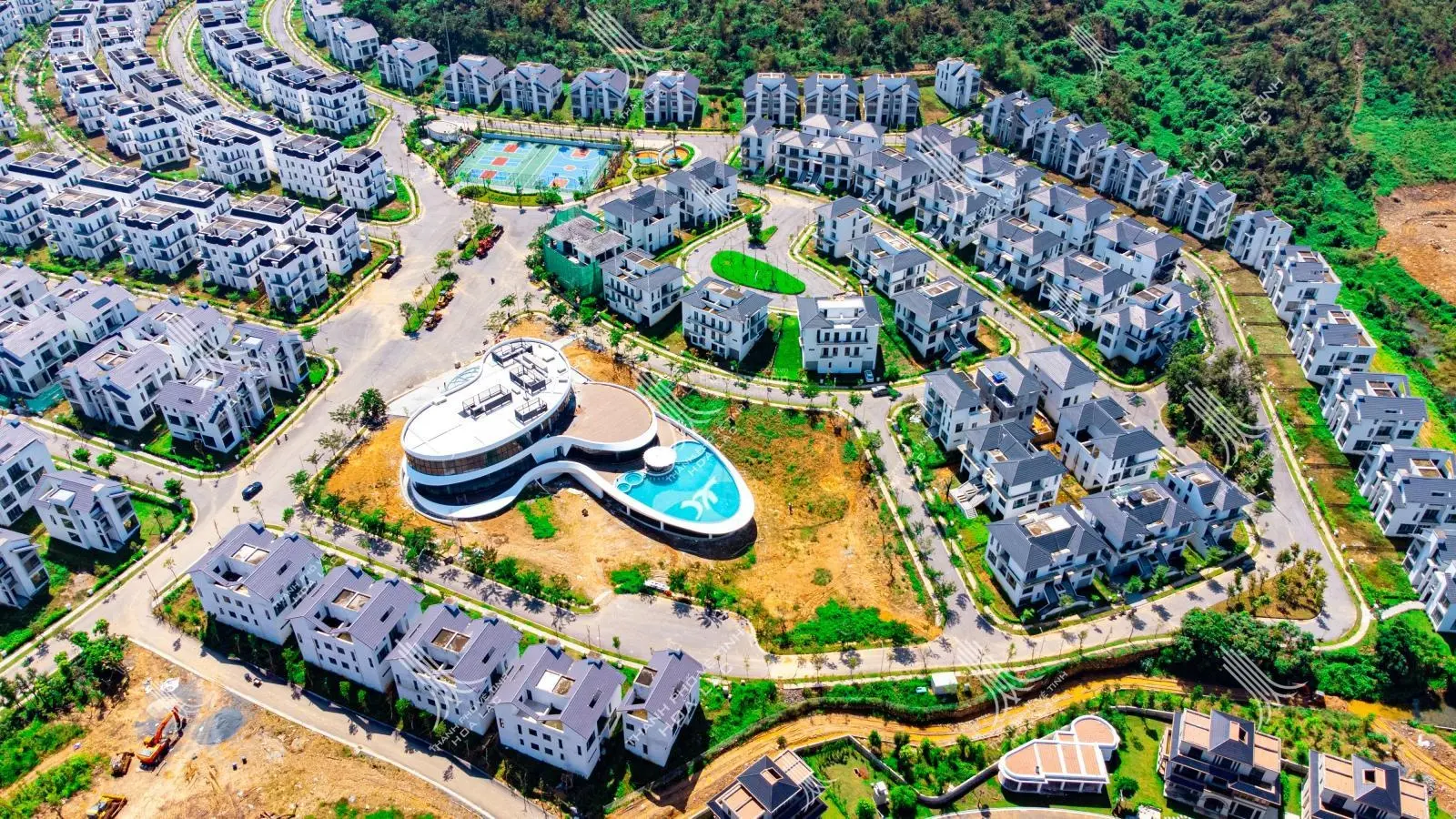 Chính Chủ Bán Căn Biệt Thự Lô Góc 3 Mặt Thoáng Tại Phân Khu C Xanh Villas - Giá Đầu Tư