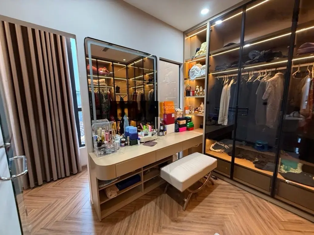 Đỉnh cao lý nam đế - một nhà ra phố - oto đỗ cửa - 3 thoáng - full nội thất cao cấp - thang máy