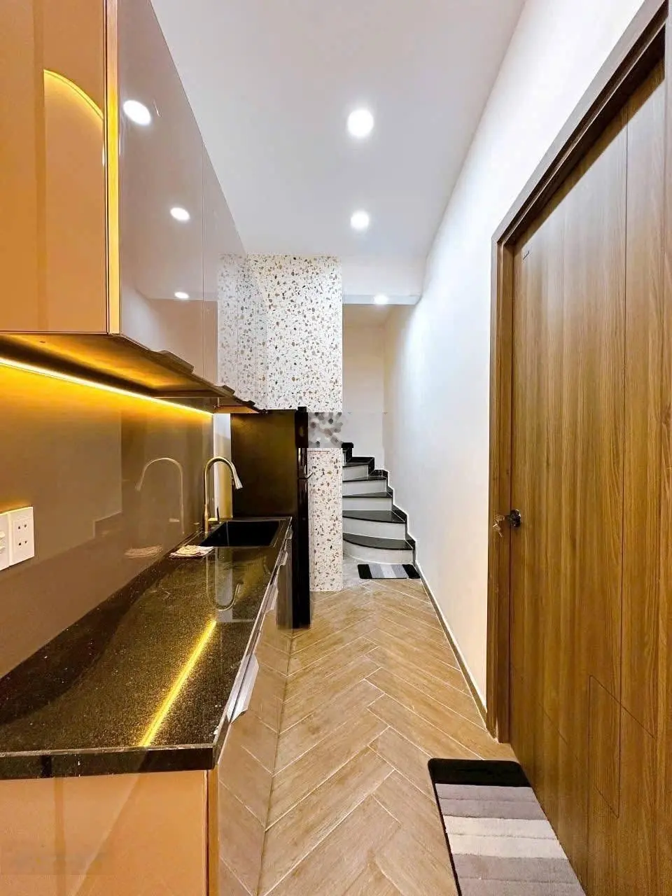 Kinh doanh thua lỗ bán gấp nhà mới xây Đ. Bàn Cờ - P.3 - Quận 3, đang cho thuê 29 triệu, 69,3m2