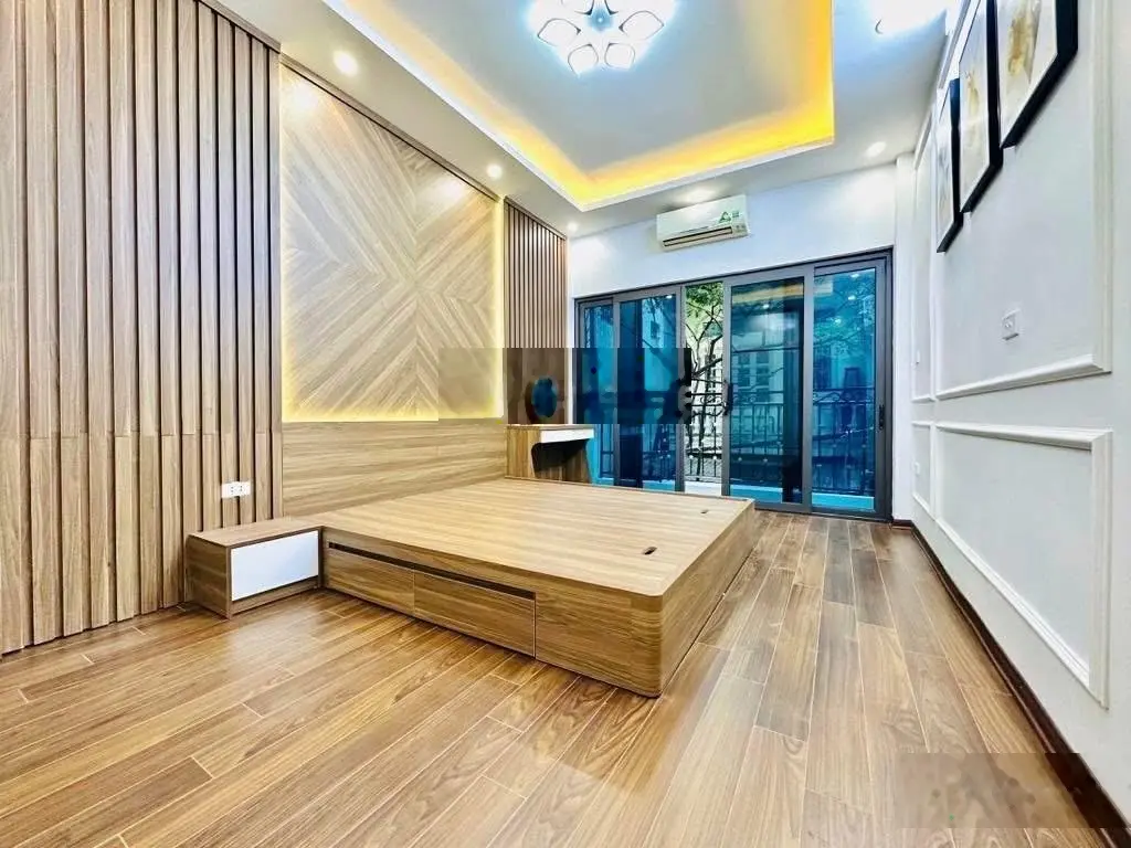 Hiếm ngõ thẳng tắp xe ba gác bán nhà Bát Khối, Long Biên 43m2 x 5 tầng nhà mới xách vali về ở luôn