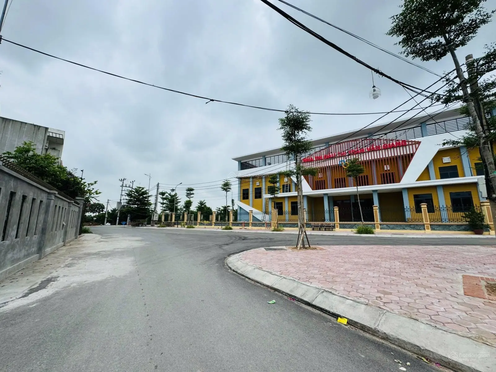 Lô đất vàng trong làng bđs bán lô đất kim cương vòng xuyến văn giang, giá mềm chư