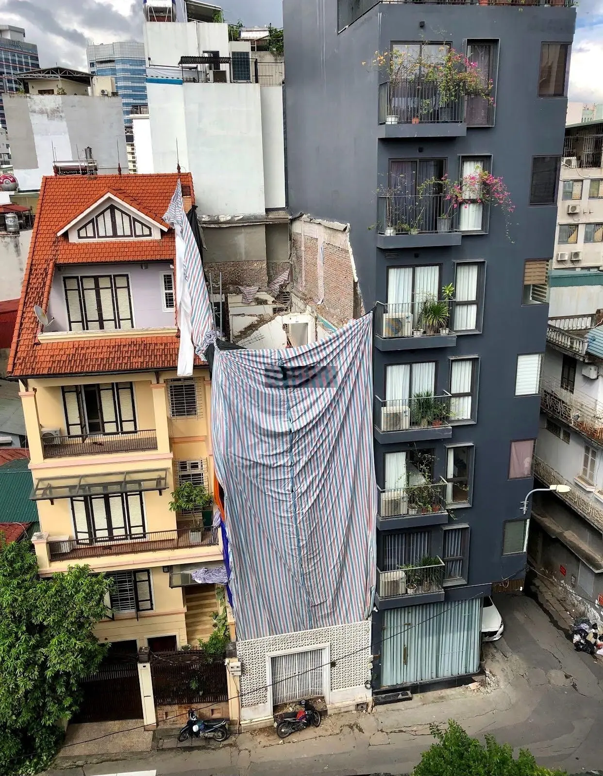Hơn 15 tỷ - MP Hạ Hồi - Hoàn Kiếm có ngay nhà 6 tầng thang máy 50m2, nhà được xây mới