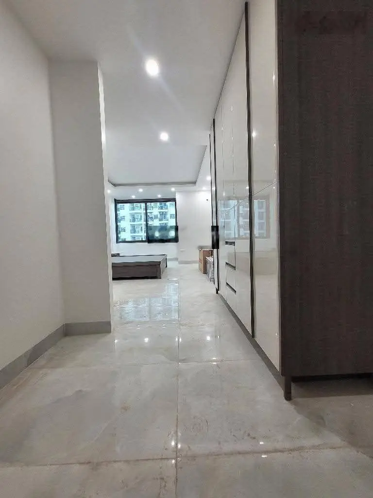 Bán nhà đẹp 6 tầng đường Cổ Linh 45m2 * 6 tầng * thang máy * Ô tô vào nhà * NHỈNH 8 TỶ
