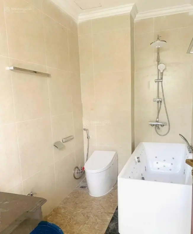 Bán Biệt thự gần hồ 24,5ha. DTXD 265m2 x 4T, MT 10m, Đang ở, Vị trí đẹp