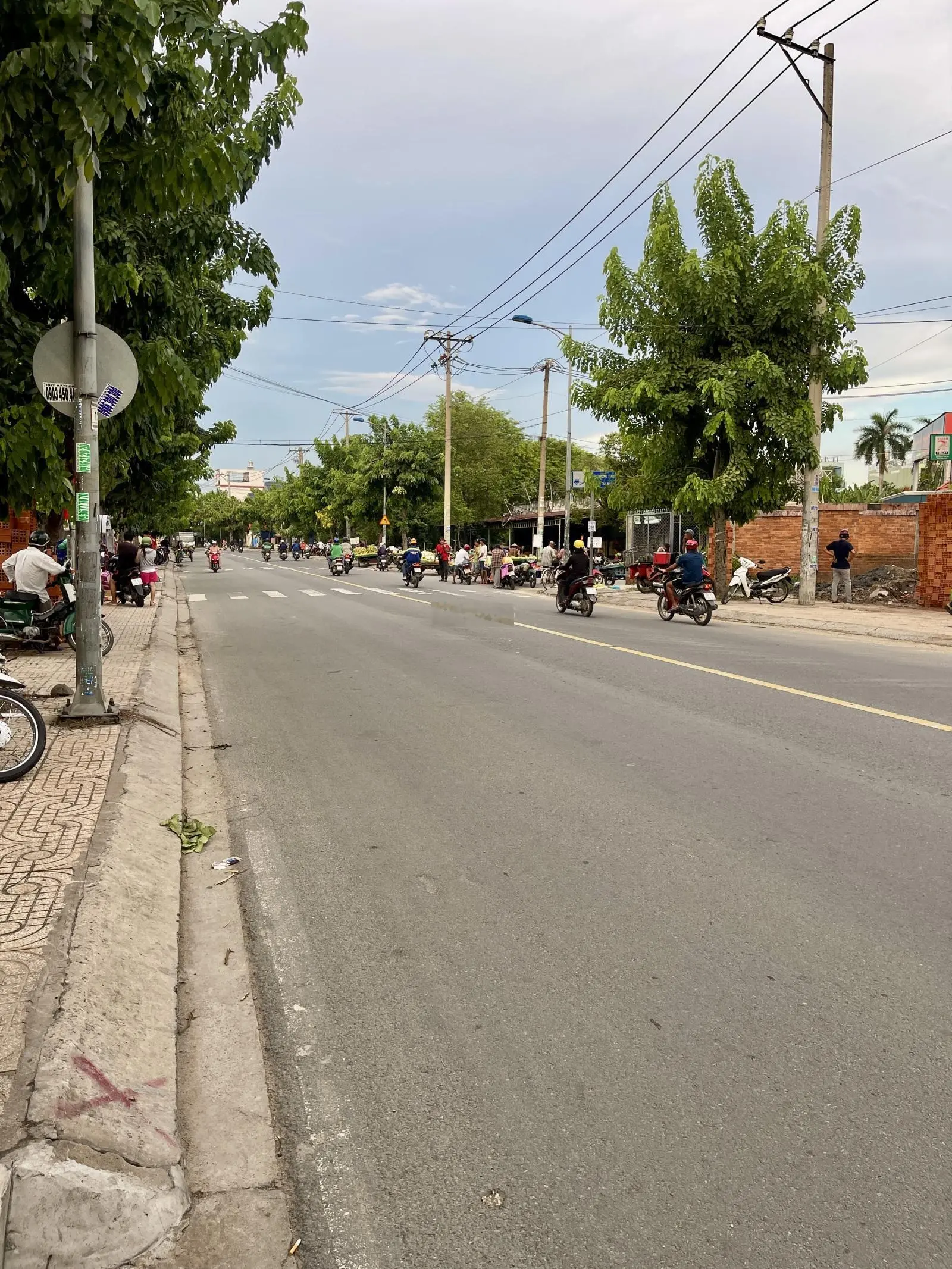 Bán nhà mặt tiền Nguyễn Văn Bứa . Khu mua bán sầm uất. 277m2. Có dòng tiền 30tr/tháng . Giá : 12 tỷ