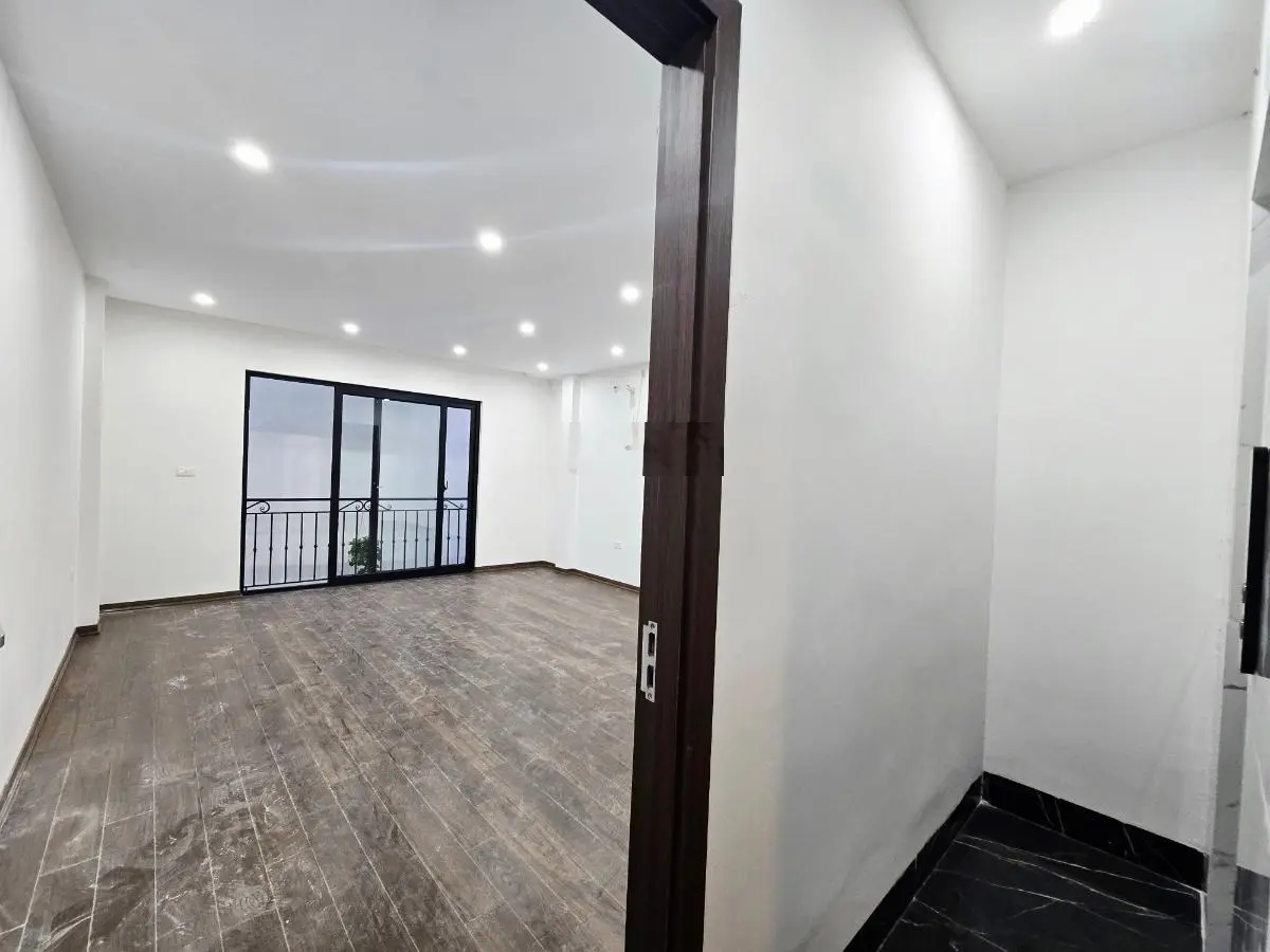 Bán nhà mới đẹp, Hoàng Hoa Thám, Ba Đình. 43m, 5 tầng thang máy xịn, mặt tiền siêu to 5m. Giá tốt !