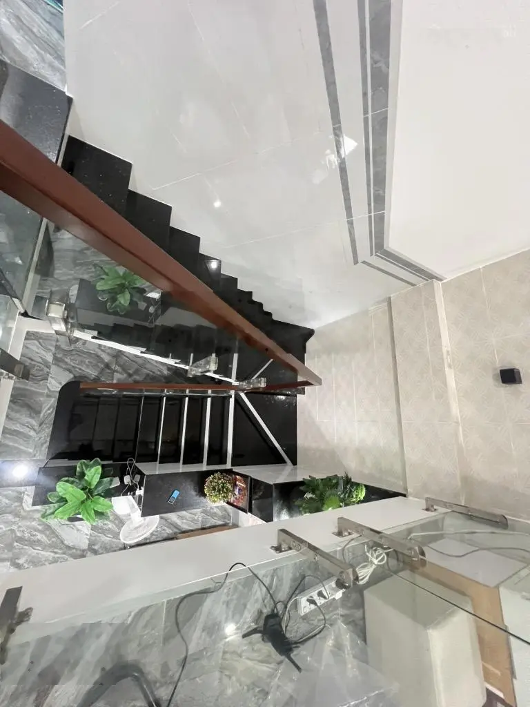 Nhà đẹp tặng full nội thất cao cấp - đường xe tải tránh nhau - hoàn công _ tăng nhơn phú a