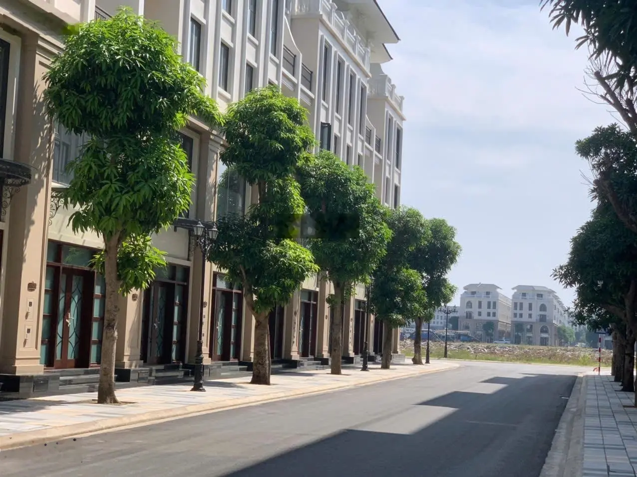 Cần tiền bán gấp căn xẻ khe Thời Đại 90m2, gần tòa văn phòng, công viên bể bơi, chung cư Masteri