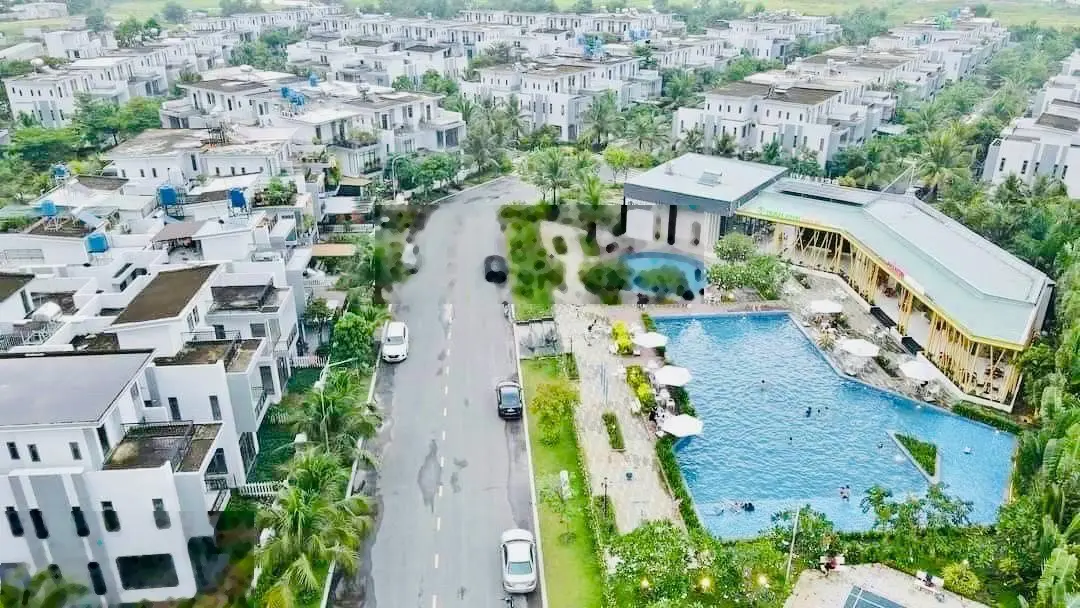 Biệt thự 8x16m, 1 trệt, 2 lầu có sổ hoàn công cần bán, giá 2,7tỷ, LH 0973 013 ***