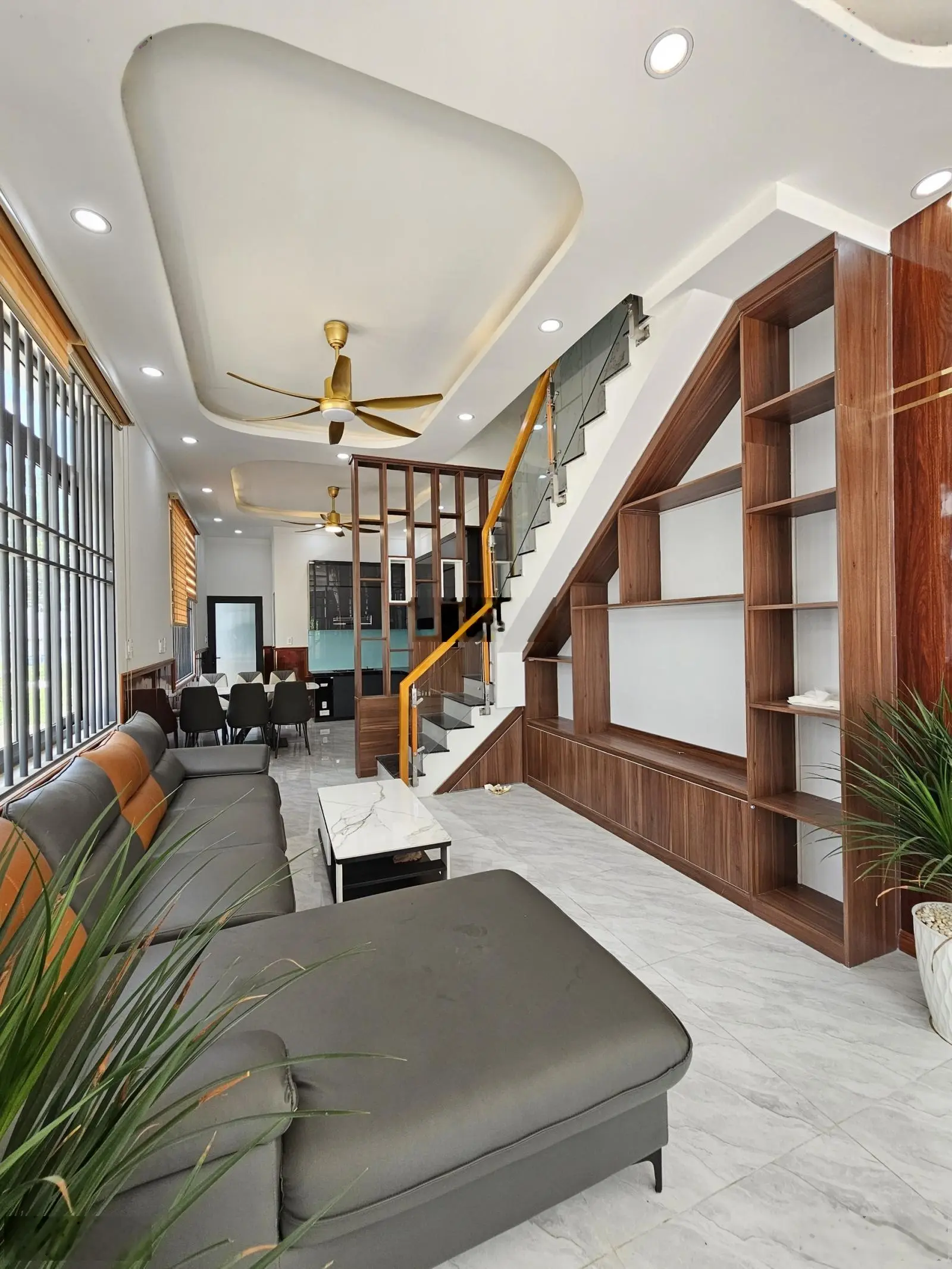 3 tỷ 950 bán nhà 2 mặt tiền 1 trệt 2 lầu KDC đẹp, P. Bình Chuẩn, TP. Thuận An