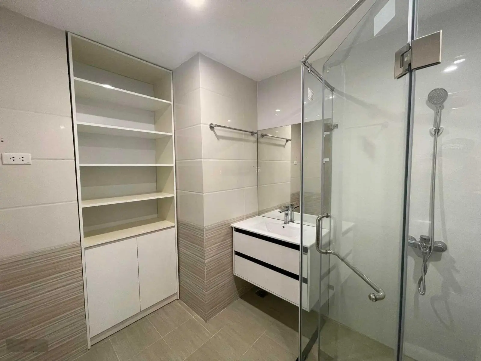 Bán CH 3PN BC đông view thoáng , full nội thất mới đẹp chỉ việc xách vali về ở Kim Ngân 0981 582 ***