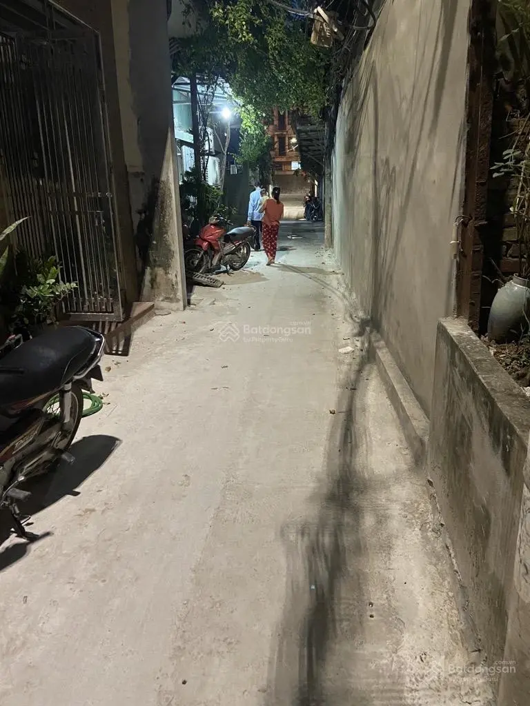 Chính chủ bán đất Đông Ngạc, 40m2, mặt tiền 3m6, sổ chính chủ, giá bán 3.1 tỷ.