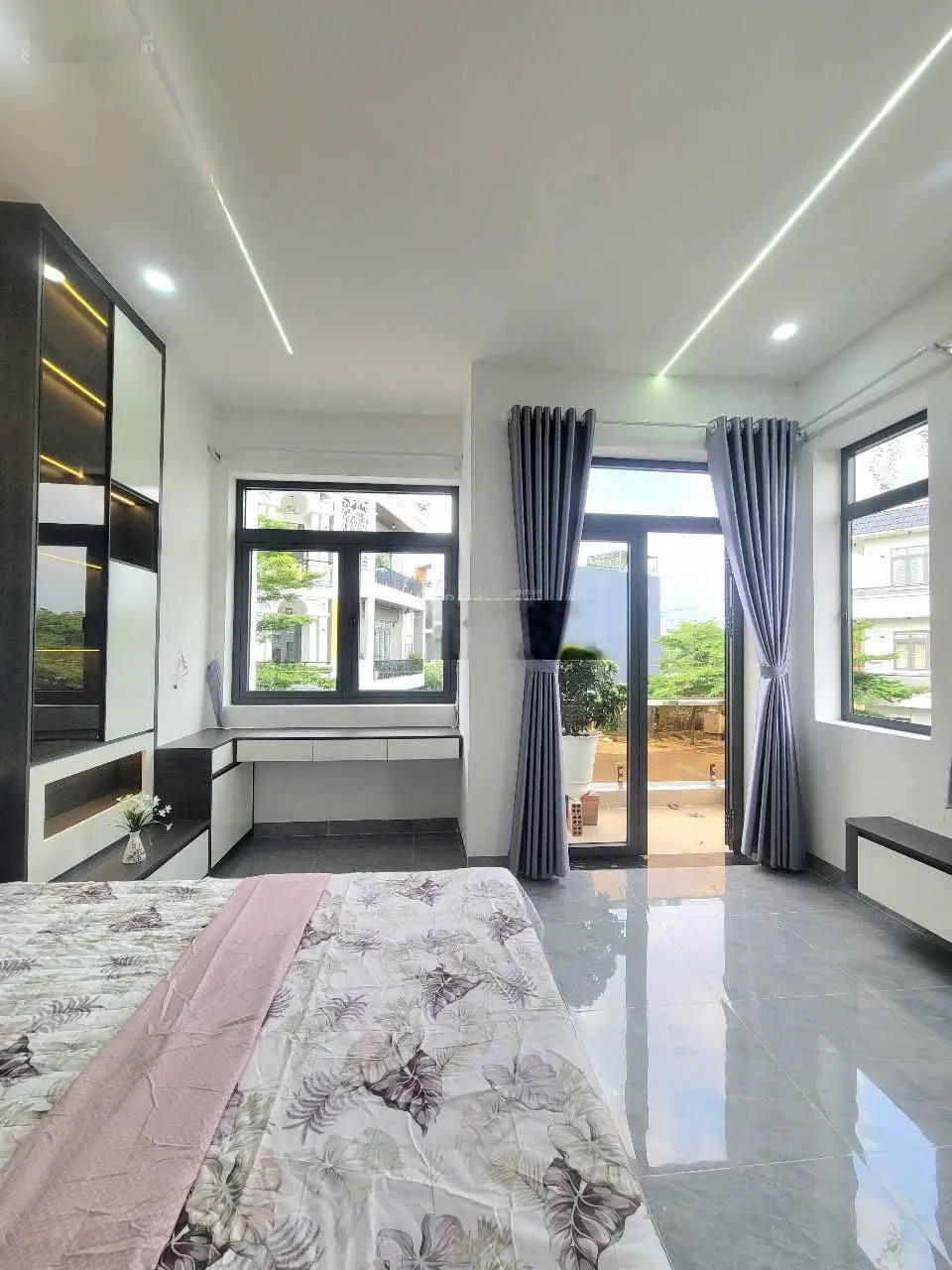 Nhà góc hai mặt tiền, đường 13m thông 2 đầu