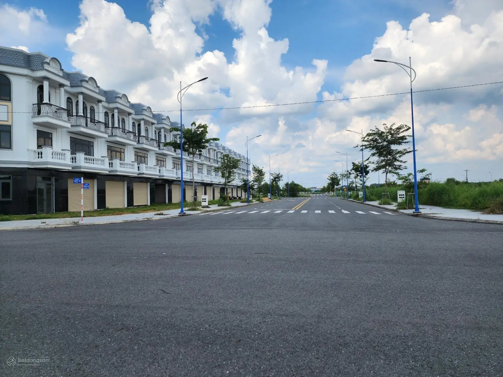 Đất Thăng Long 2, đầy đủ tiện ích, sổ sẵn, sang tên công chứng trong ngày