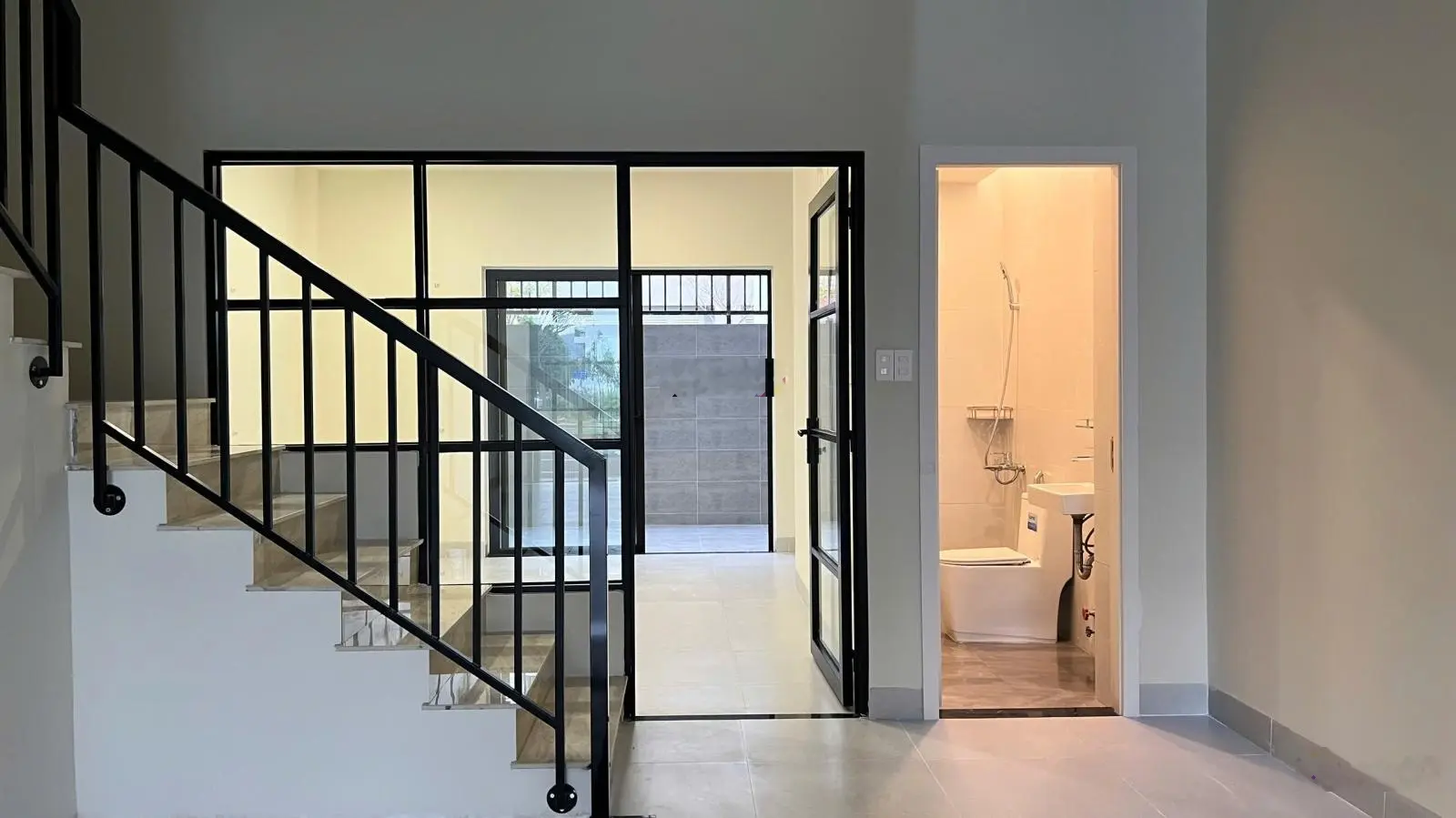Nhà shophouse 4 tầng mặt tiền kinh doanh đường Võ Văn Kiệt A1 KĐT VCN Phước Long, có sổ hồng