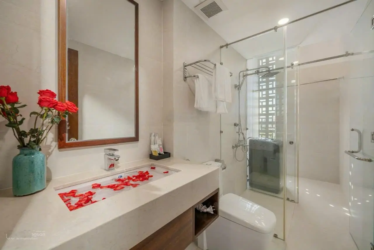 Tòa căn hộ thu nhập 600 triệu/ tháng có 32 phòng căn hộ sát biển mỹ khê đà nẵng.