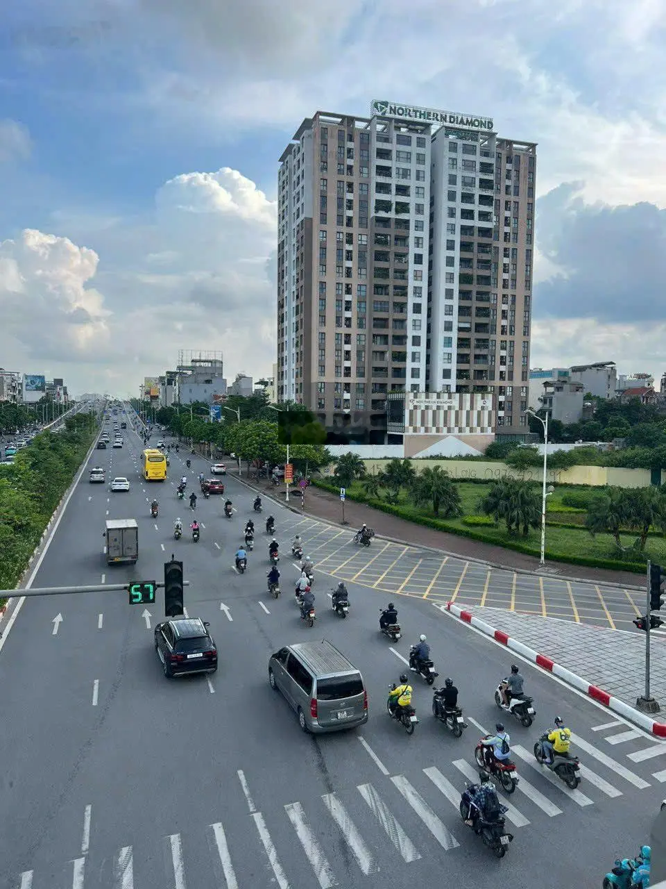 Nhà 3 tầng mặt phố Cổ Linh bán gấp