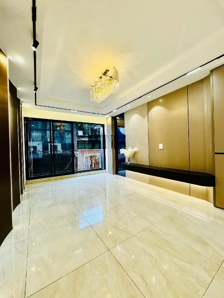 Bán nhà đẹp mặt phố Đông Các, Q. Đống Đa, 1 mặt phố, 1 mặt ngõ, 61m2, 5 tầng, MT: 4m. Giá: 29.9 tỷ