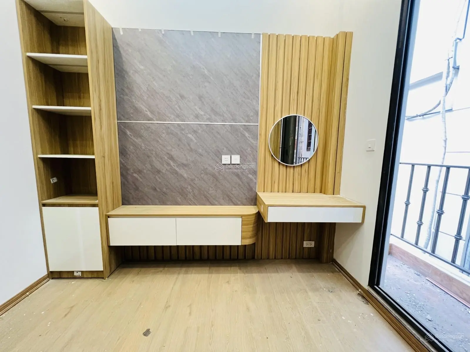 Bán gấp nhà riêng phố Hào Nam 34m 5 Tg MT 3,6m hơn 6 tỷ gần phố 2 mặt thoáng full nội thất.
