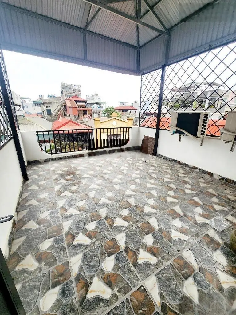 Vị trí đẹp phân lô quân đội ô tô đỗ cửa - gara 7 chỗ vào nhà - 5 tầng thang máy- hbt