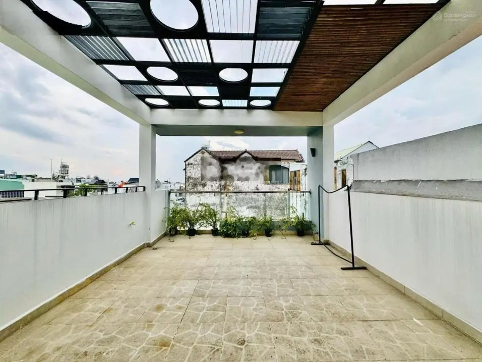 Kẹt tiền bán gấp nhà có phong thủy tốt Trần Quang Diệu, Quận 3. DT 53,8 m2. Gần chợ Nguyễn Văn Trỗi