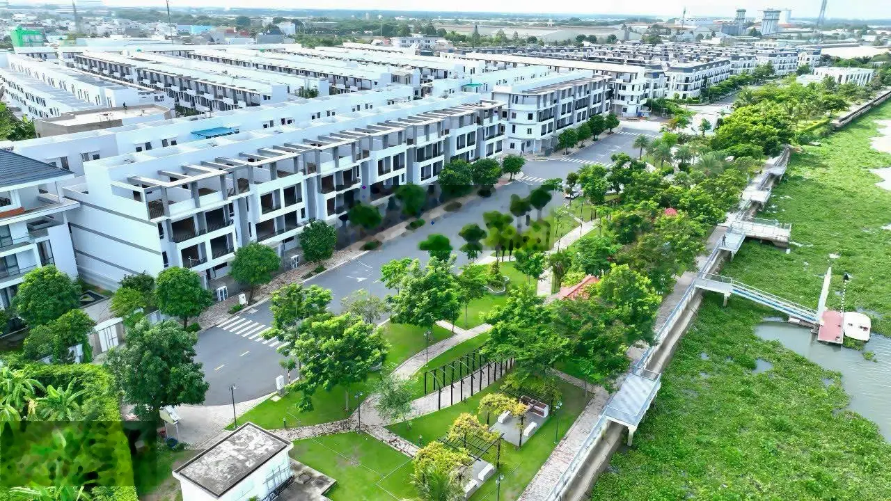 Bán nhà view sông bến lức, sổ hồng riêng, ngân hàng hổ trợ 70%, khu dân trí cao, an ninh 24/7