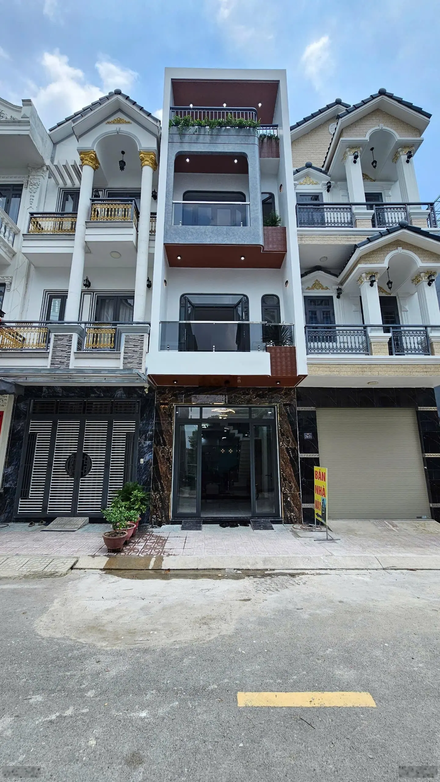 4.3 tỷ/ Bán nhà mới xây full nội thất KDC Phú Hồng Thịnh gần vòng xoay An Phú Thuận An. Mẫu đẹp