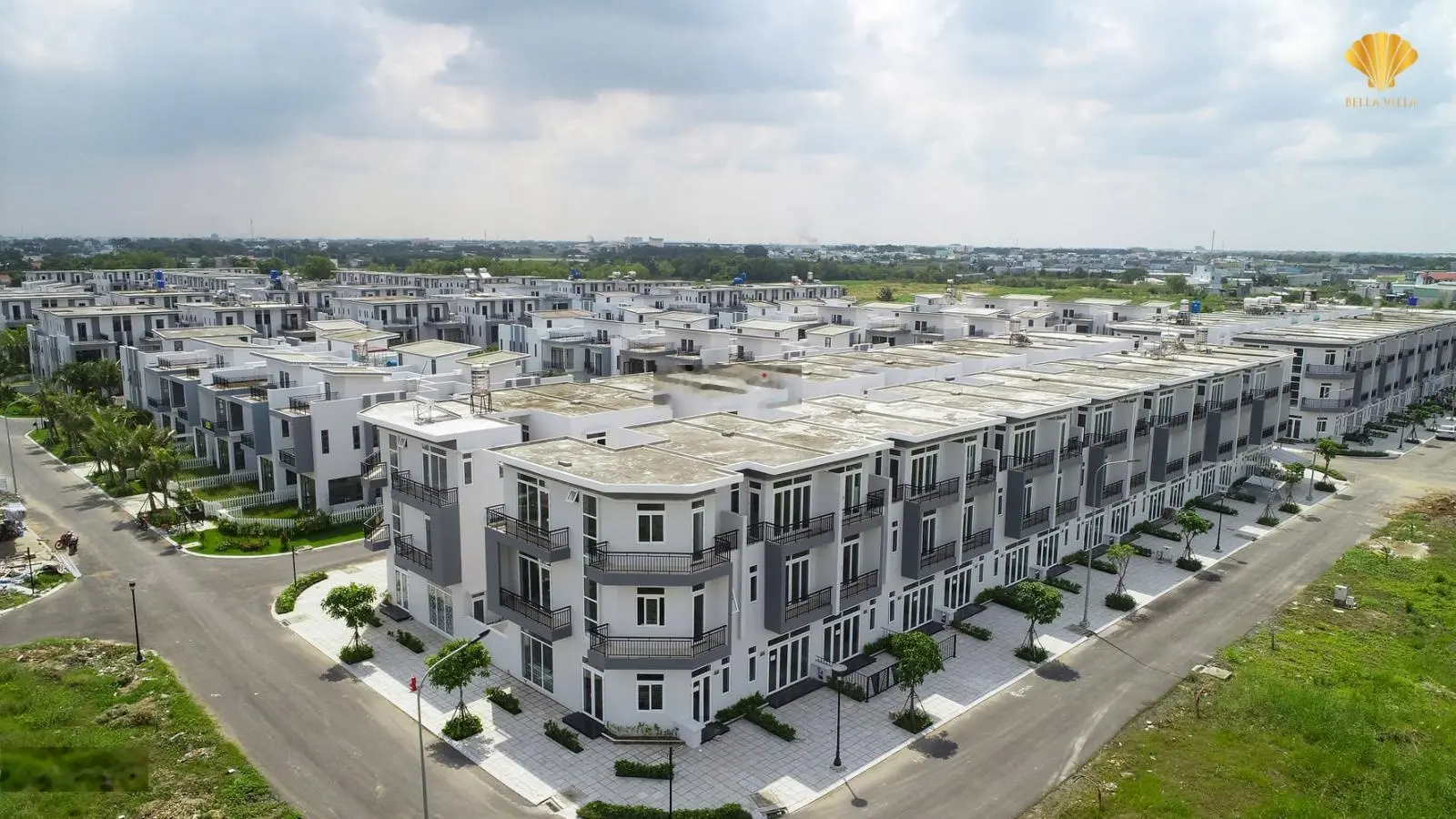 Nhà bán bella villa duc hoa so hong rieng nha moi ho tro ngan hang