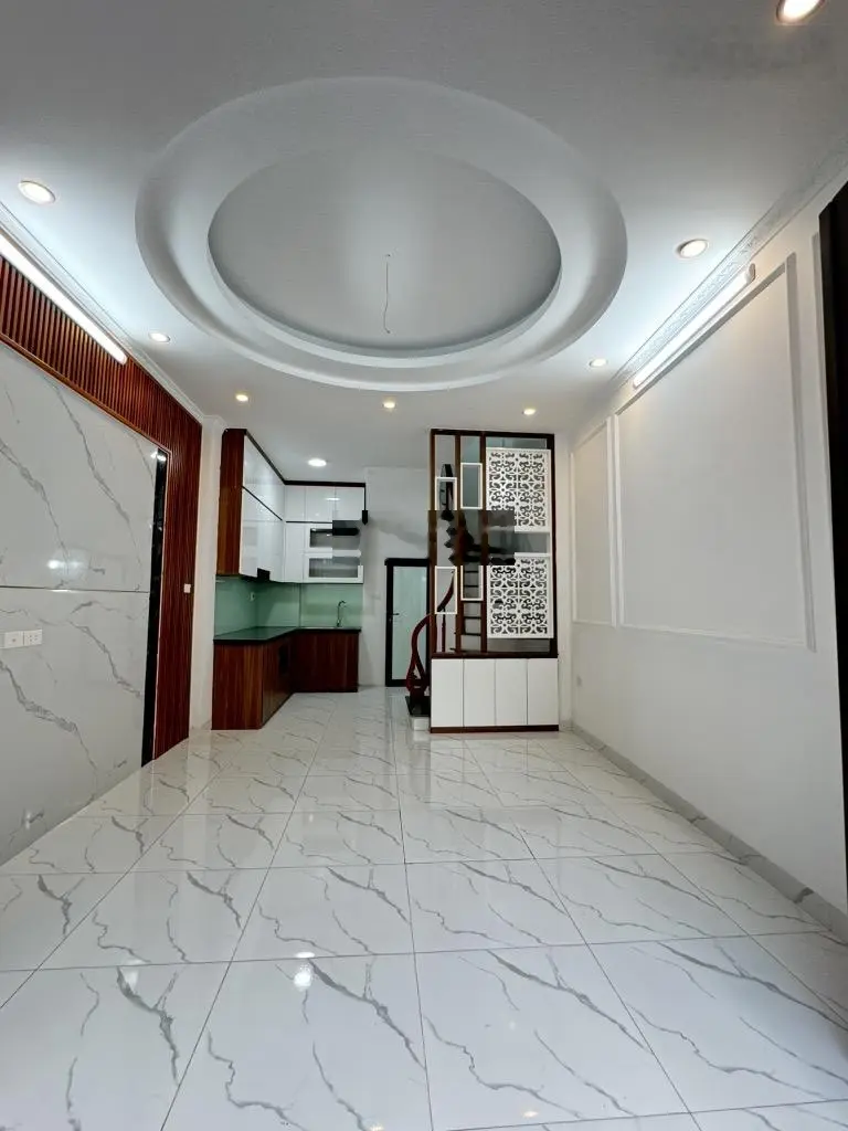 Nhà Ngũ Nhạc, lô góc, 33m2 5 tầng, gần ô tô, nhà mới, giá 5.6 tỷ