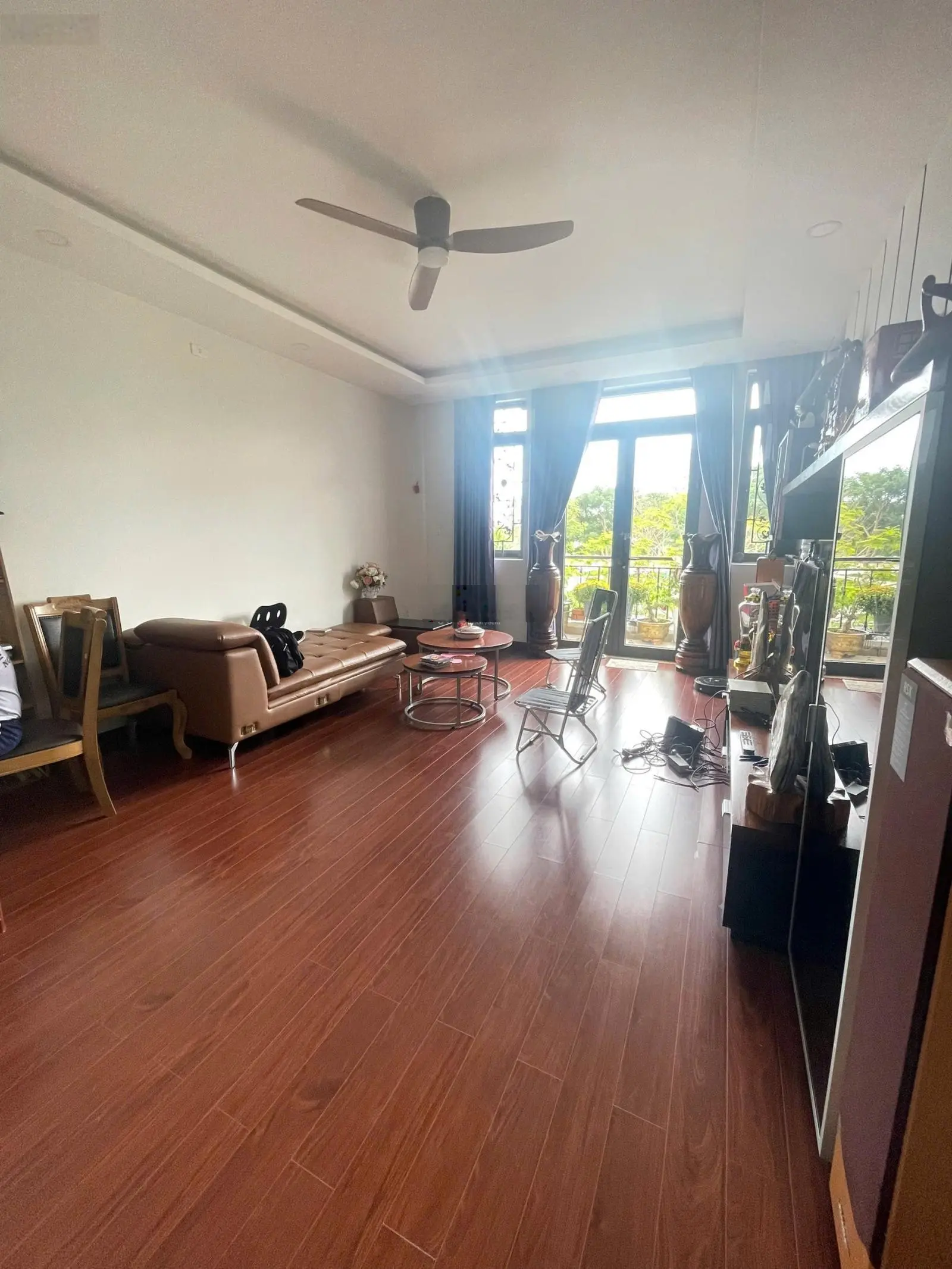 Cần bán nhà 1 trệt 2 lầu KDT Hà Quang 1 view đối diện công viên. Đã có sổ đỏ