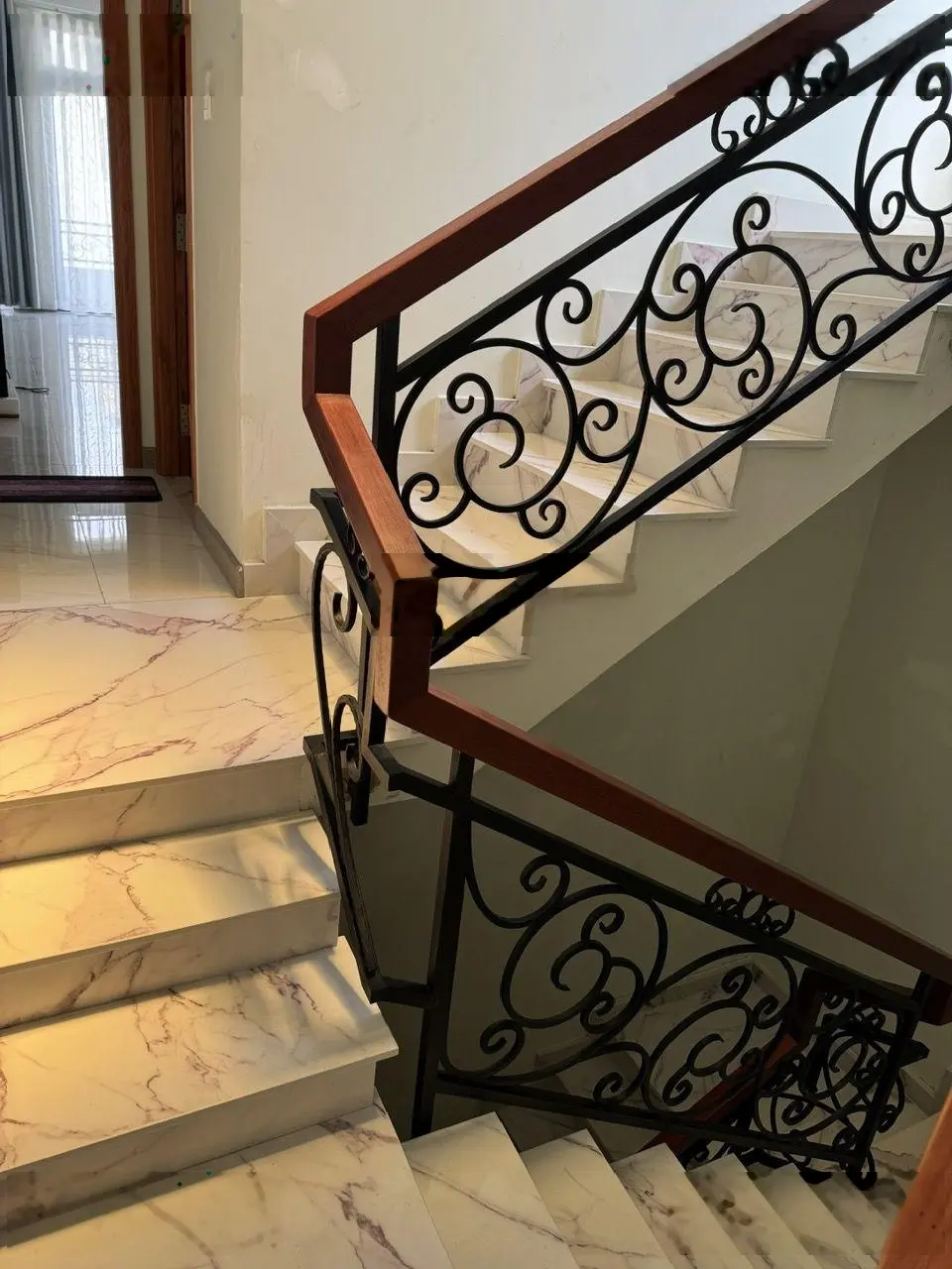 Bán gấp MTKD Lê Thiệt, DT 4x18, đúc 5 tấm, giá 10 tỷ TL