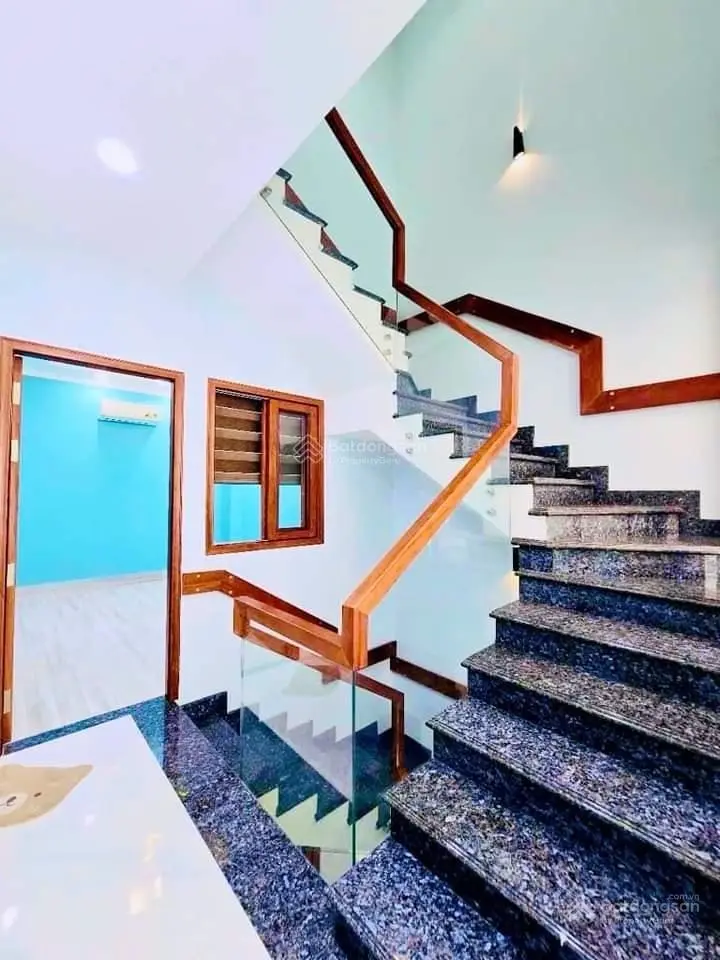 Cần bán gấp nhà phố giữa lòng tt sài gòn, 4 tấm nội thất đẹp, hẻm oto cách mặt tiền gần 20m, q10