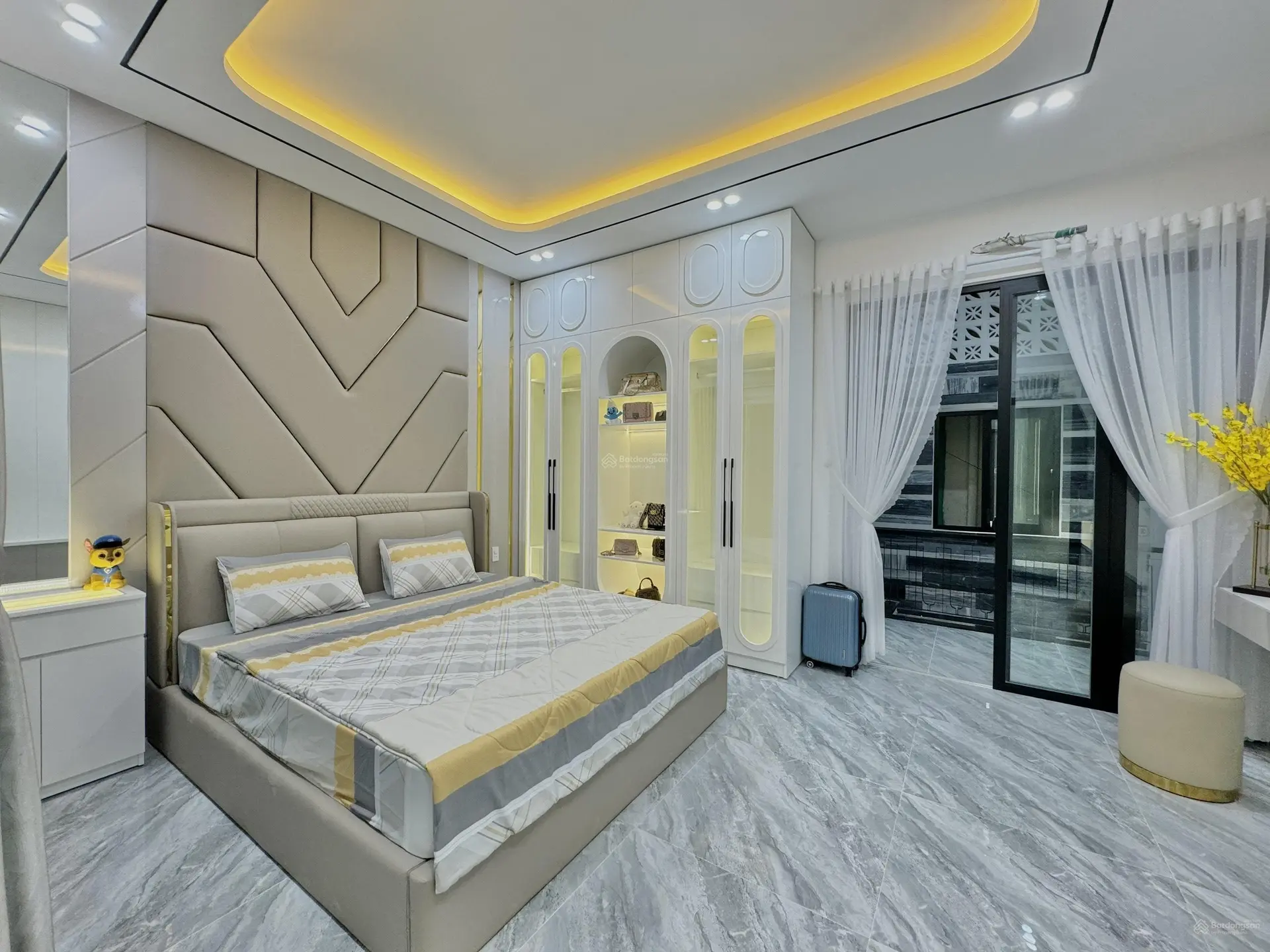 Nhà đẹp Đà Nẵng - Bán gấp nhà 3 tầng Tân Cổ Điển, thông biển, full nội thất nhà mới xây LH 09378943
