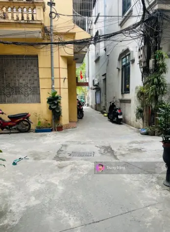 Bán nhà phố Trịnh Đình Cửu, phân lô ô tô 4 chỗ đỗ cửa, vài bước ra phố, nhà dân xây 4t chắc chắn