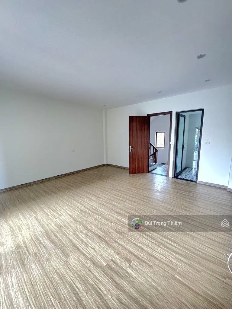 Bán nhà Thạch Bàn - 40m2 - cách ô tô tránh 10m - 4 phòng ngủ ở ngay - tặng nội thất