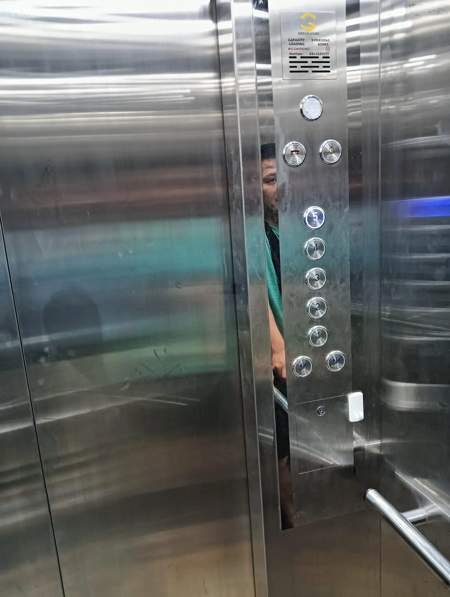 Bán nhà phố Phương Mai , quận đống đa,41 m2 x 5 tầng, Lô góc ,phân lô,ô tô đỗ cửa ,Giá 16.9 tỷ .
