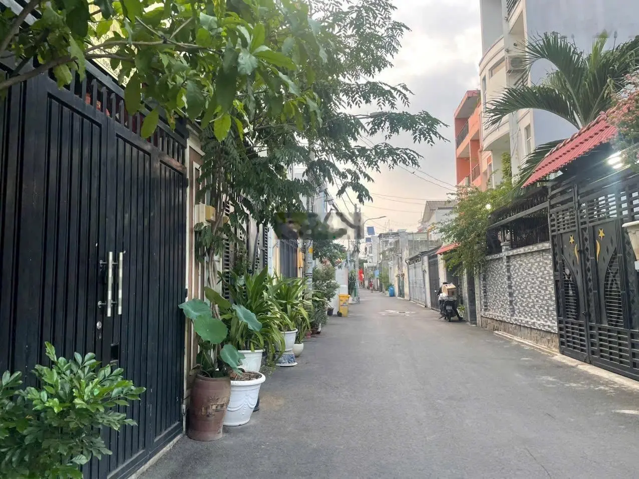 Bán nhà đẹp 1 trệt 2 lầu đường xe tải tránh gần KĐT Vạn Phúc, Thủ Đức, giá chỉ 8,2 tỷ