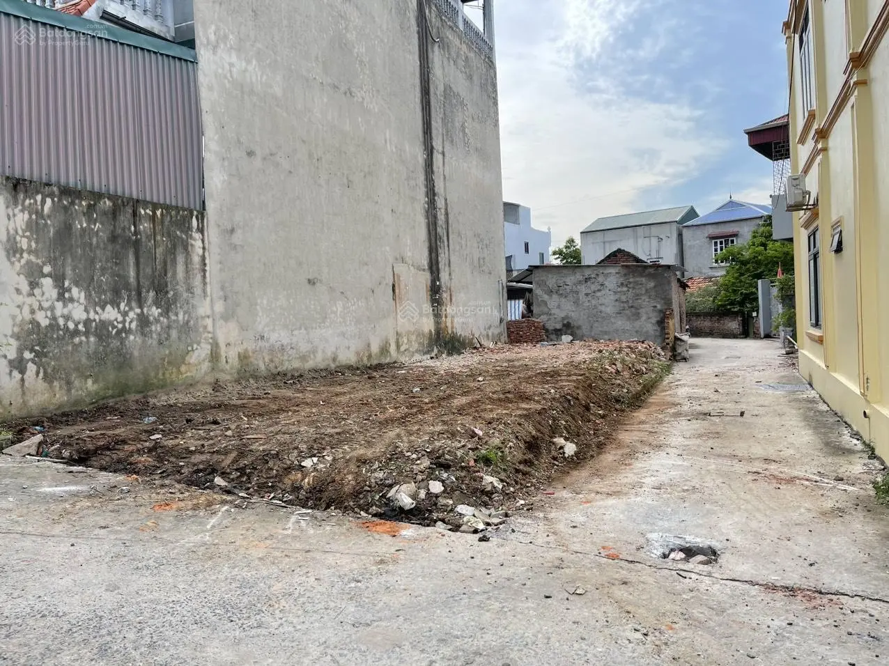 Bán lô đất căn góc, nhà 2 mặt tiền - đường ô tô đi thoải mái - full thổ cư chỉ còn 3 tỷ