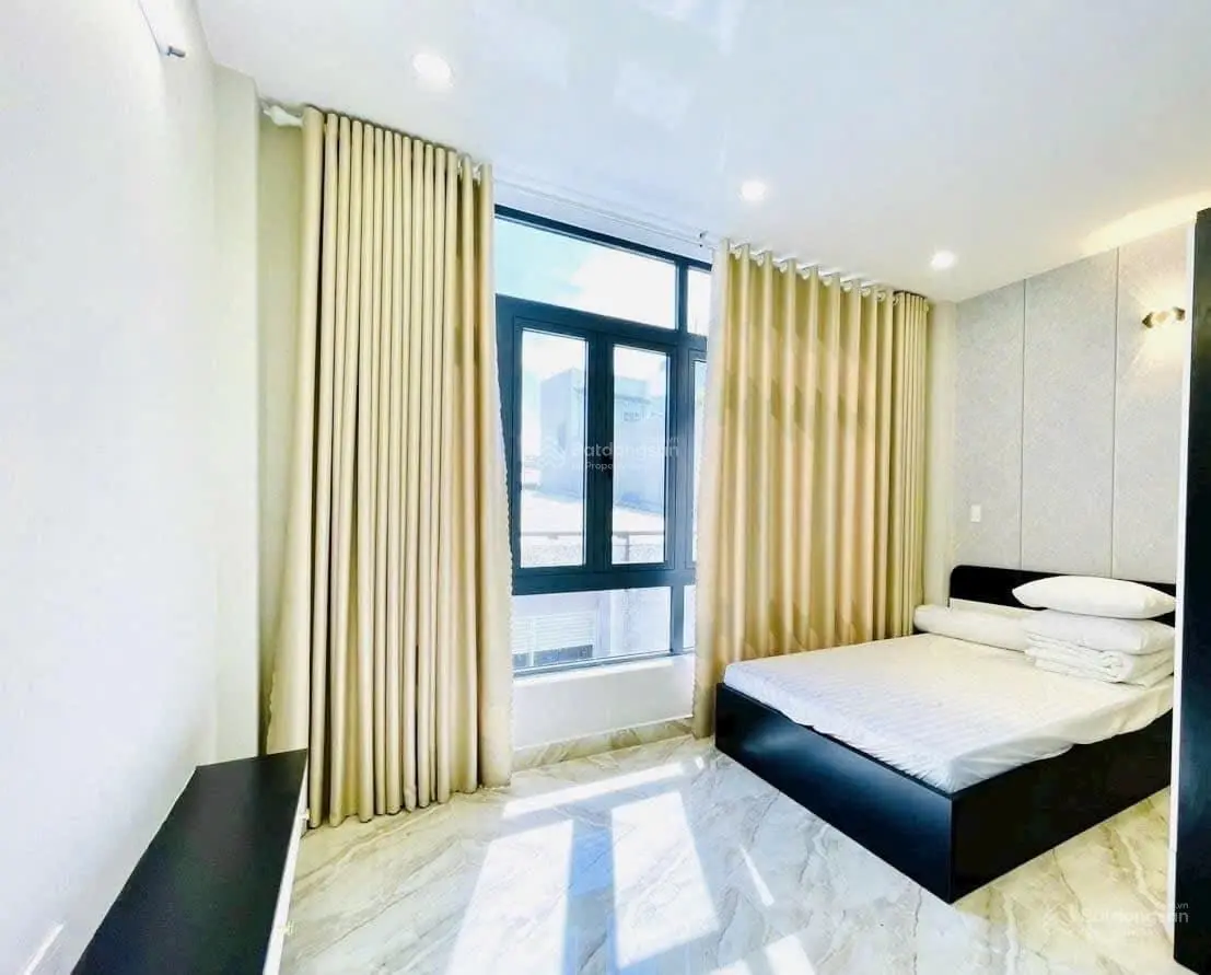 Bán gấp căn nhà mt huỳnh tấn phát, quận 7, giá 6 tỷ 7,dt 70m2, sổ sẵn.