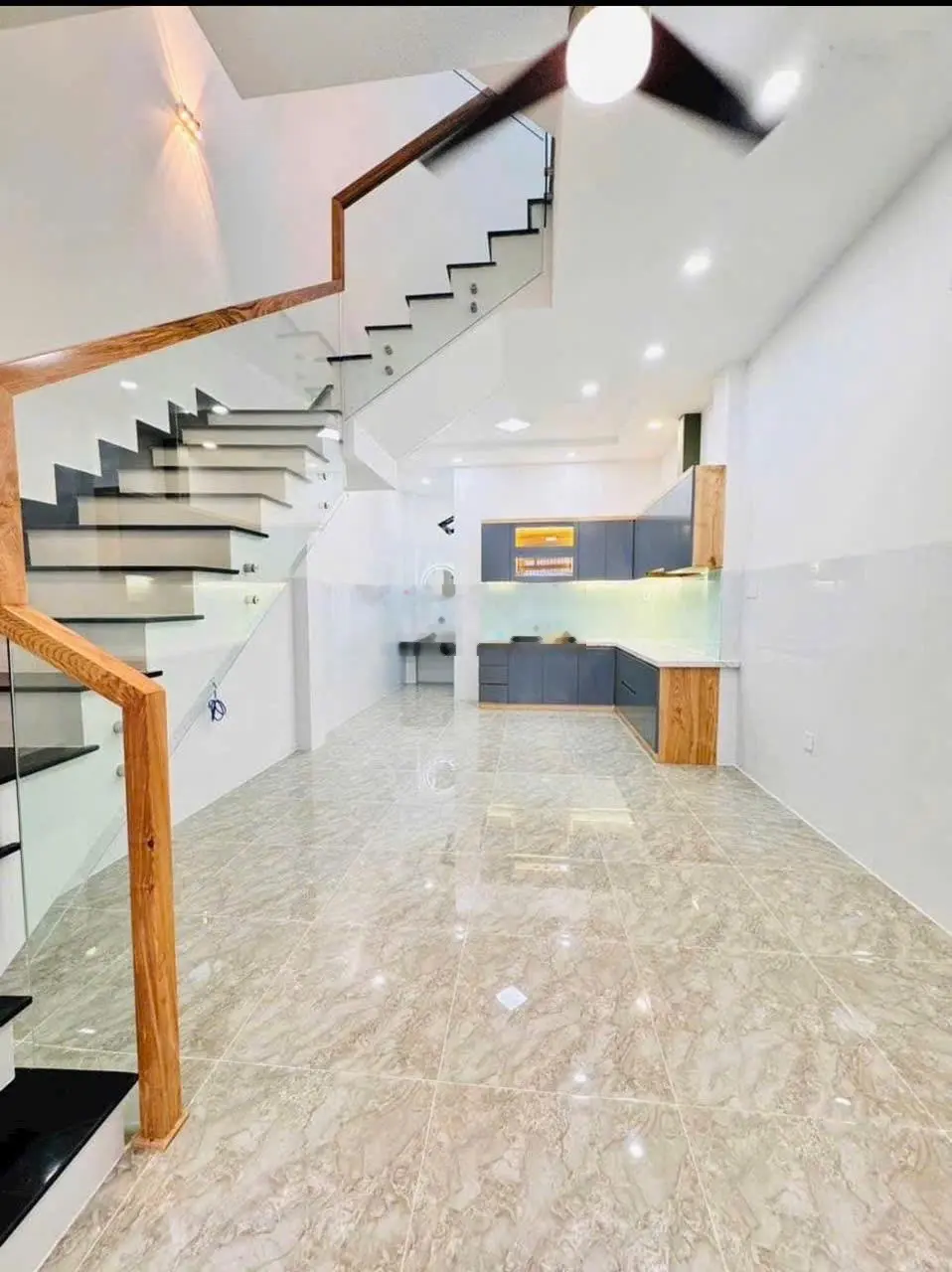 Nhà 3 tầng giá rẻ cho gia đình trẻ ngay trung tâm TP Nha Trang LH 0914456400